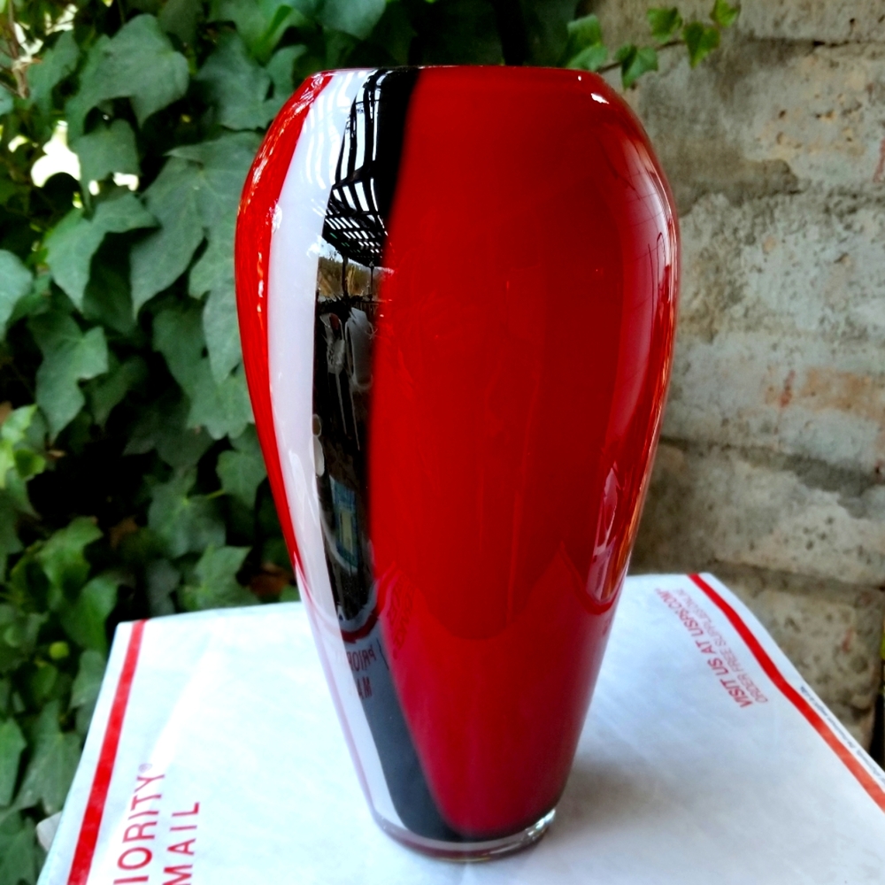 Unusual vintage hand blown art glass vase.